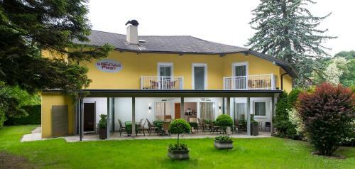 Hostal G�stehaus Post Wrann