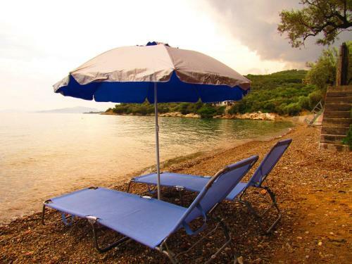 Christie's Ground Floor Apartment By The Sea