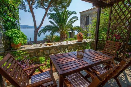 Natali's Villa By The Sea