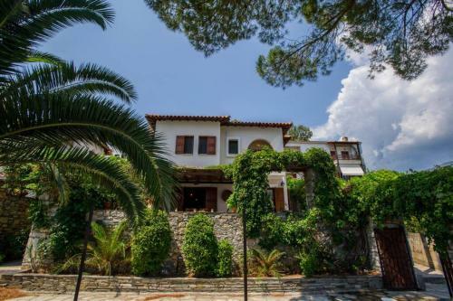 Natali's Villa By The Sea