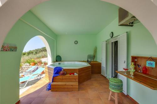 Holiday Home, Kavallos