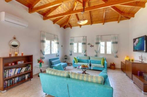 Holiday Home, Kavallos