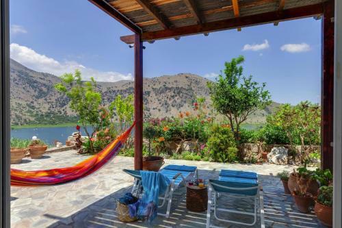 Holiday Home, Kavallos