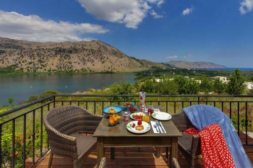 Holiday Home, Kavallos