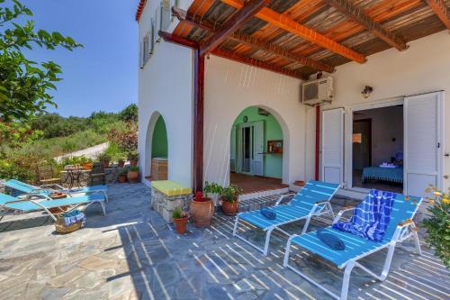Holiday Home, Kavallos