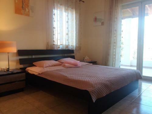 Beautiful Summer Villa In Chalkoutsi