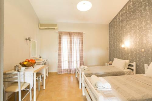 Royal Garden Apartments - Yellow