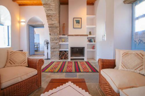 Traditional Villa In Ktikados - 3br And Seaview