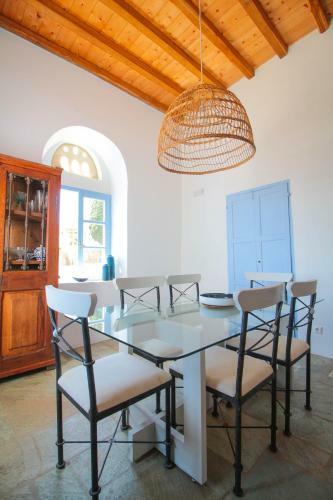 Traditional Villa In Ktikados - 3br And Seaview