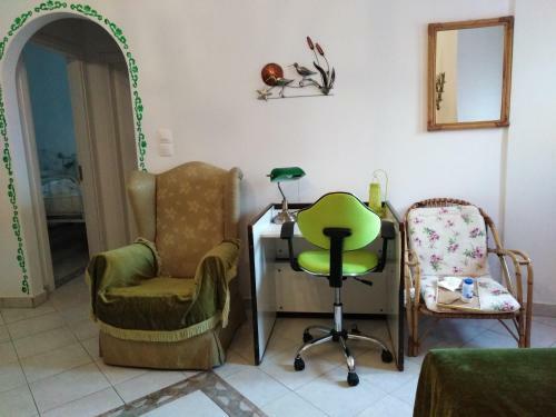 Epavli Sofia' S Two Apartments In Horto, 30m From The Sea