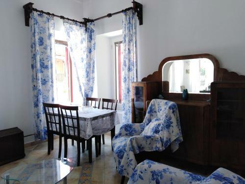 Epavli Sofia' S Two Apartments In Horto, 30m From The Sea