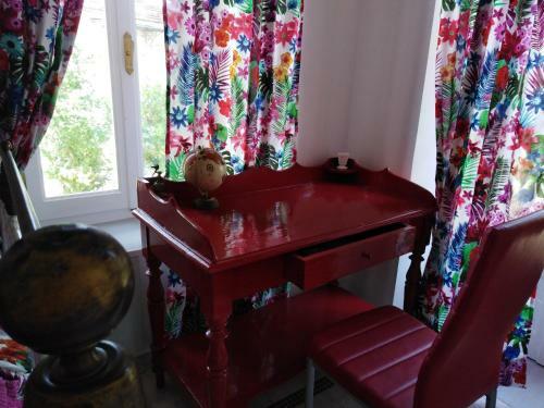 Epavli Sofia' S Two Apartments In Horto, 30m From The Sea