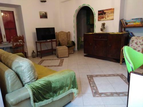 Epavli Sofia' S Two Apartments In Horto, 30m From The Sea