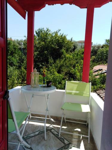 Epavli Sofia' S Two Apartments In Horto, 30m From The Sea