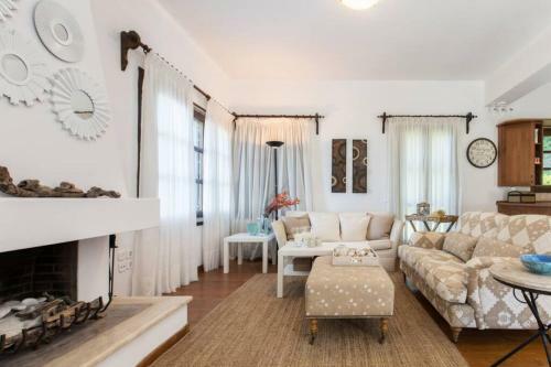 Aegean's Whispery Seafront Villa