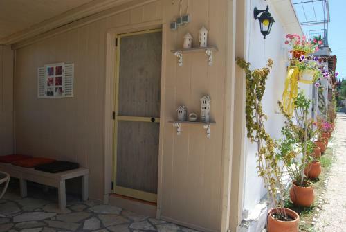 Hostal Luxury Traditional Room The Small Bookstore