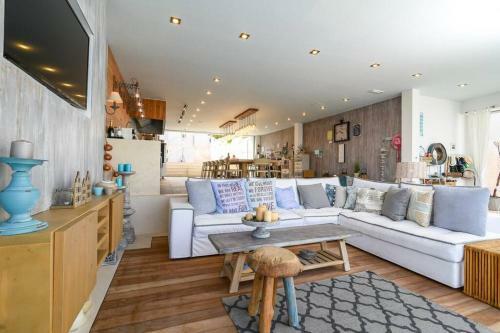 Luxurious Villa Malomar