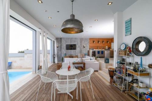 Luxurious Villa Malomar