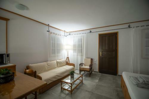 Hotel Lotos Beach Home