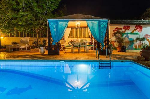 Beachfront Luxury Villa-private Pool, Garden Retreats