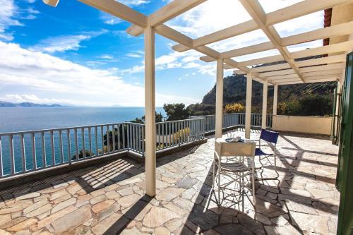 Seaside Maisonette In Kiveri, Near Nafplion.