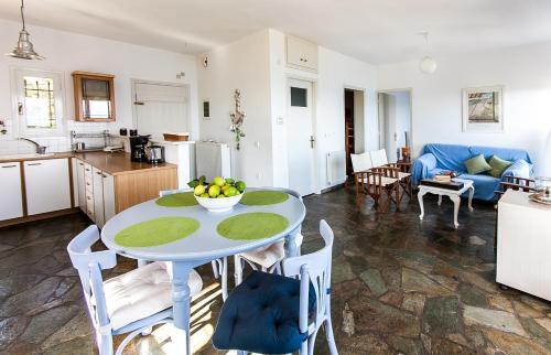 Seaside Maisonette In Kiveri, Near Nafplion.