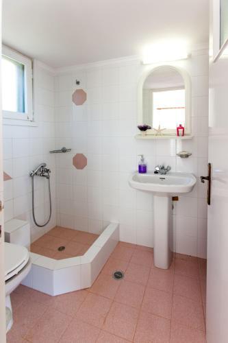 Seaside Maisonette In Kiveri, Near Nafplion.