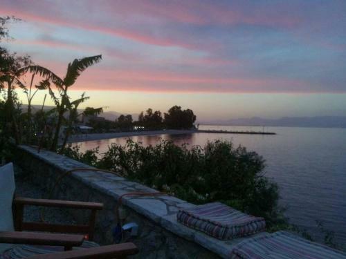 Kiveri 1876 Traditional Seafront Cottage