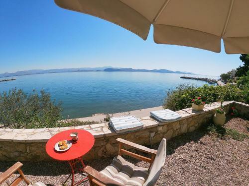 Kiveri 1876 Traditional Seafront Cottage