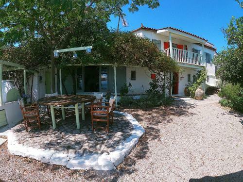 Kiveri 1876 Traditional Seafront Cottage