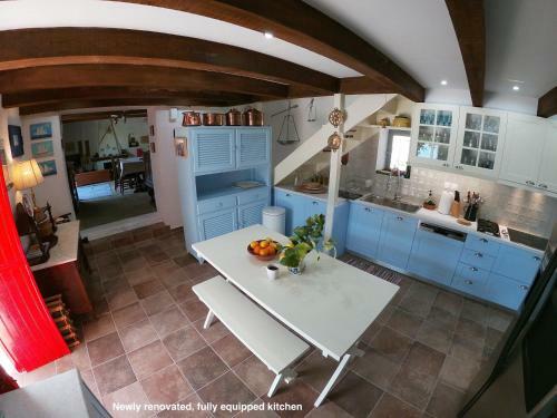 Kiveri 1876 Traditional Seafront Cottage