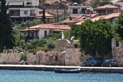Kiveri 1876 Traditional Seafront Cottage