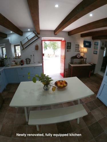 Kiveri 1876 Traditional Seafront Cottage
