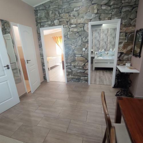 R�zsa Apartman