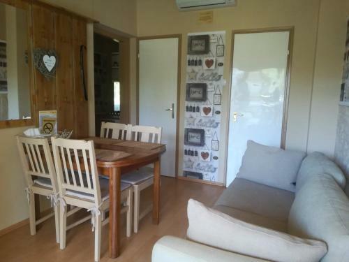R�zsa Apartman