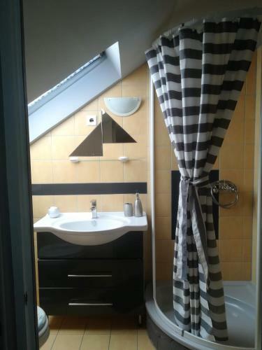 R�zsa Apartman