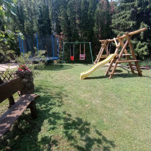 R�zsa Apartman