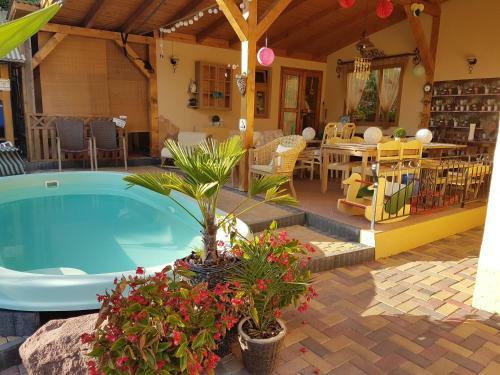 R�zsa Apartman