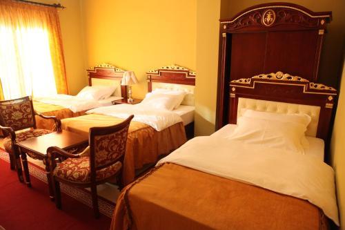 Dinasty Hotel