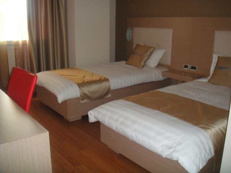 Sky 2 Hotel