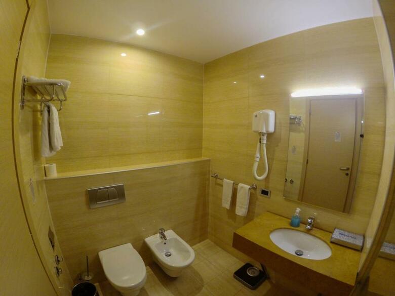 Sky 2 Hotel