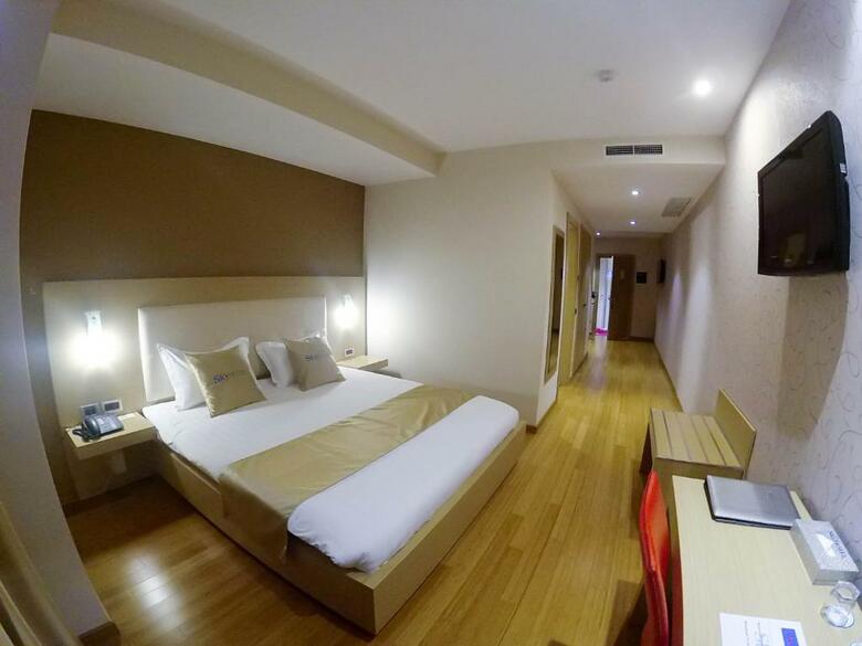 Sky 2 Hotel