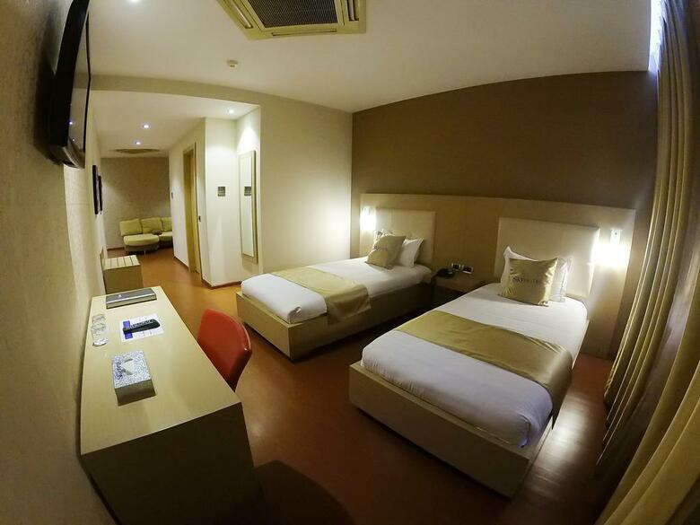 Sky 2 Hotel