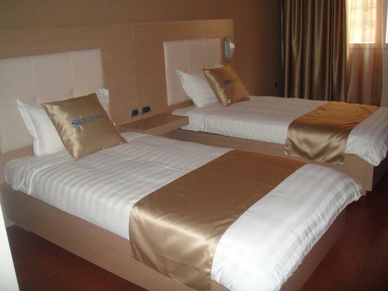 Sky 2 Hotel