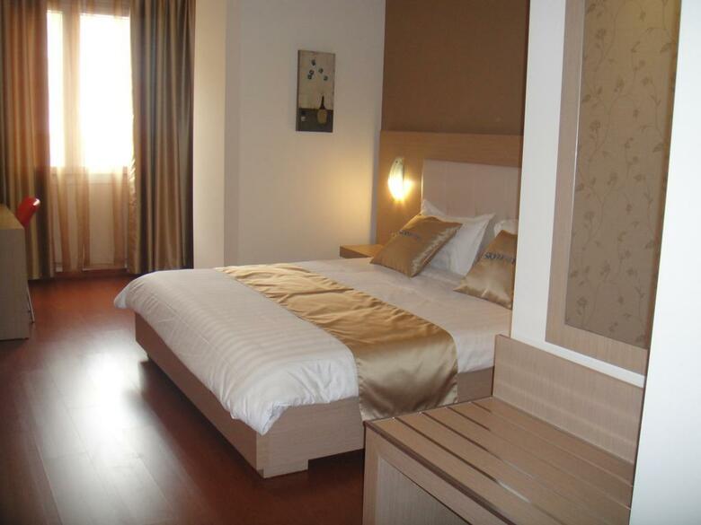 Sky 2 Hotel