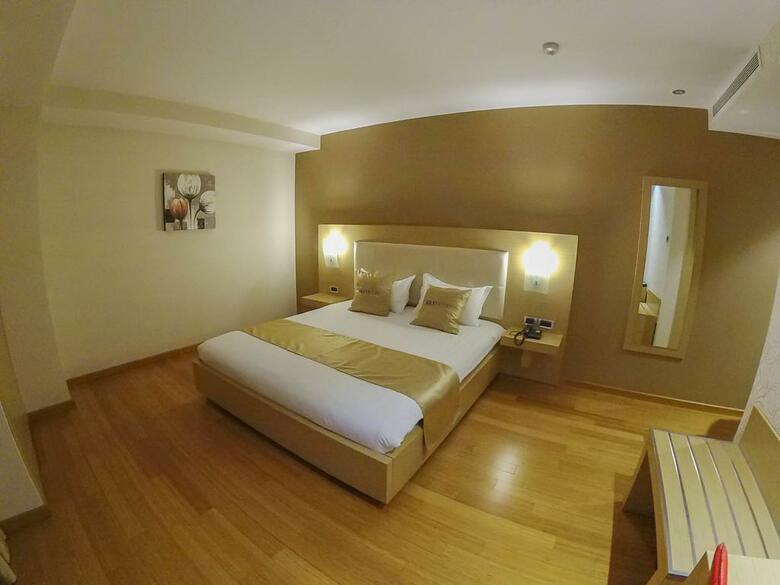 Sky 2 Hotel