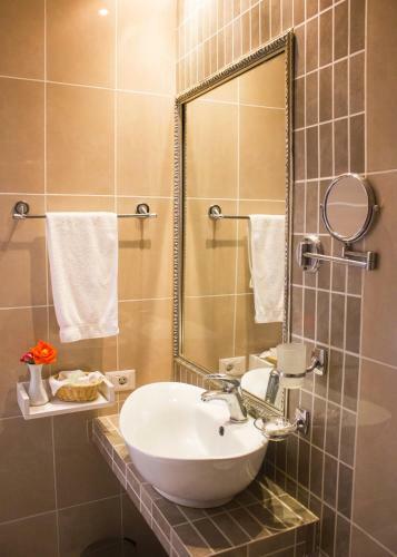 Theranda Hotel