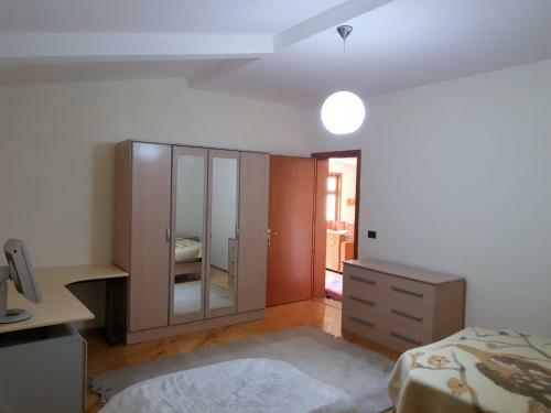 Hostal Rooms Vera's Vila