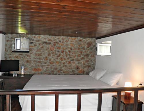Hostal ?oe Studios