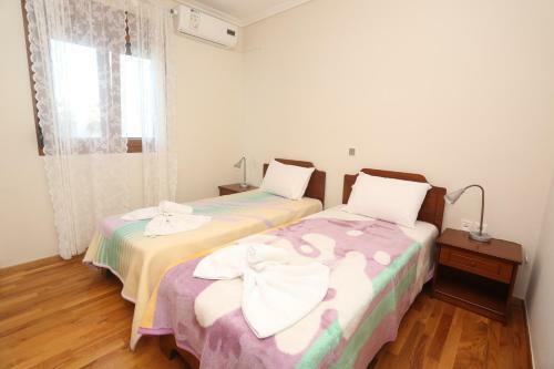 Villa Omega - Beachfront, Garden, Bbq